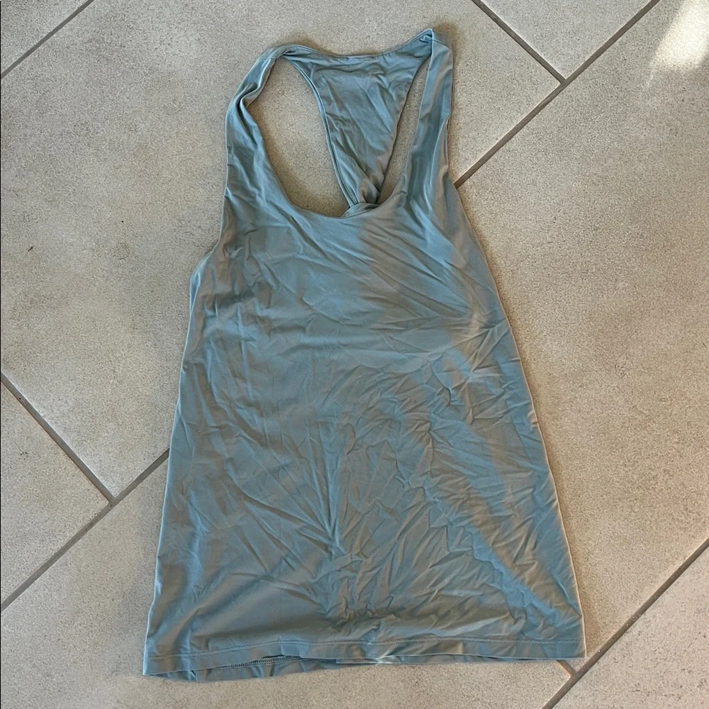 Alo don’t get it twisted tank in limestone green medium